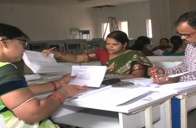 ଘୁଞ୍ଚିଲା ମାଟ୍ରିକ ପରୀକ୍ଷା ଖାତା ଦେଖା