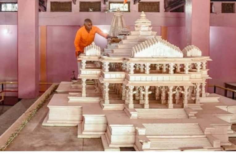 ରାମ ମନ୍ଦିର ନିର୍ମାଣ ପାଇଁ ୫ କୋଟି ଦାନ ଦେବେ ମୋରାରୀ ବାପୁ