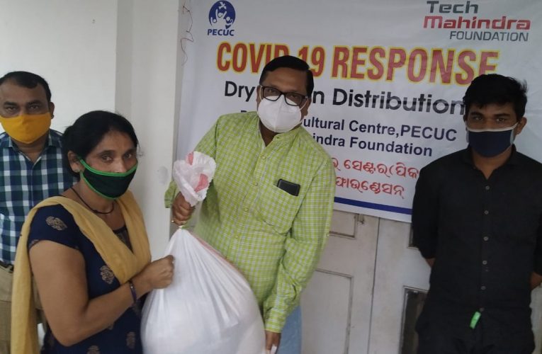 ଟେକ୍ ମହିନ୍ଦ୍ରା ଫାଉଡେସନ ଓ ପିକକ୍‍ ପକ୍ଷରୁ ୩୫୦ ବିପନ୍ନ ପରିବାର ଙ୍କୁ ଖାଦ୍ୟ ସାମଗ୍ରୀ ବଣ୍ଟନ